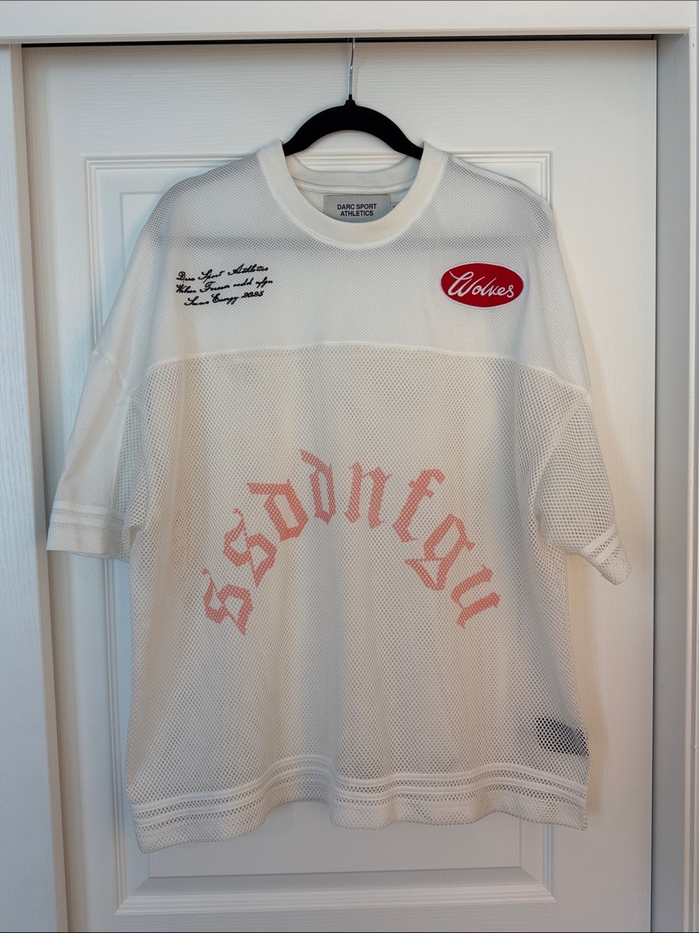 Darc Sport White Mesh Short-Sleeve Men's Shirt with Red Graphic